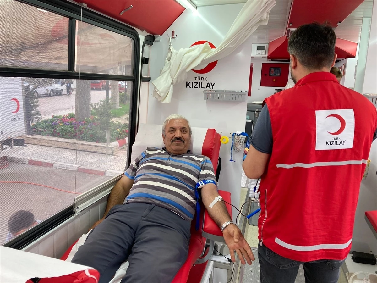 Gümüşhacıköy\'de Kan Bağışı Kampanyası: 64 Ünite Kan Toplandı