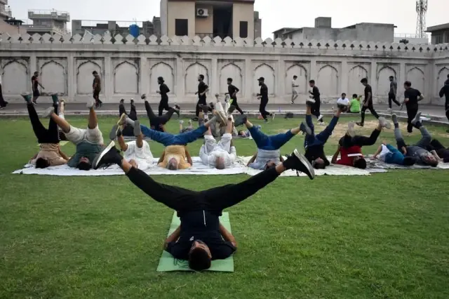 Hindistan ve Pakistan'da Uluslararası Yoga Günü Kutlandı