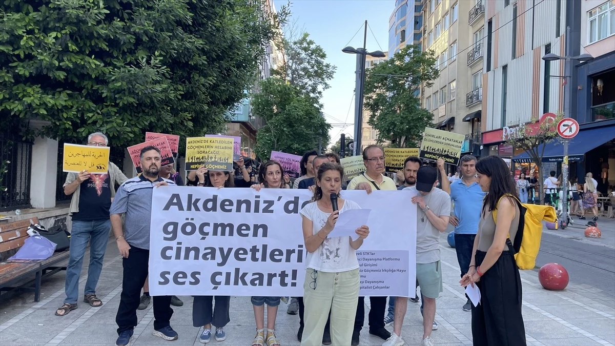 Kadıköy\'de düzensiz göçmen ölümlerine dikkat çeken eylem