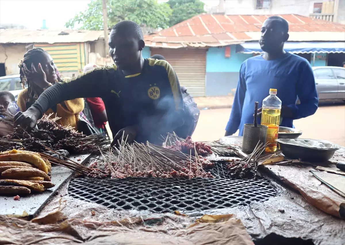 Kamerun\'un Sokak Lezzeti: 50.50 Et Şişleri