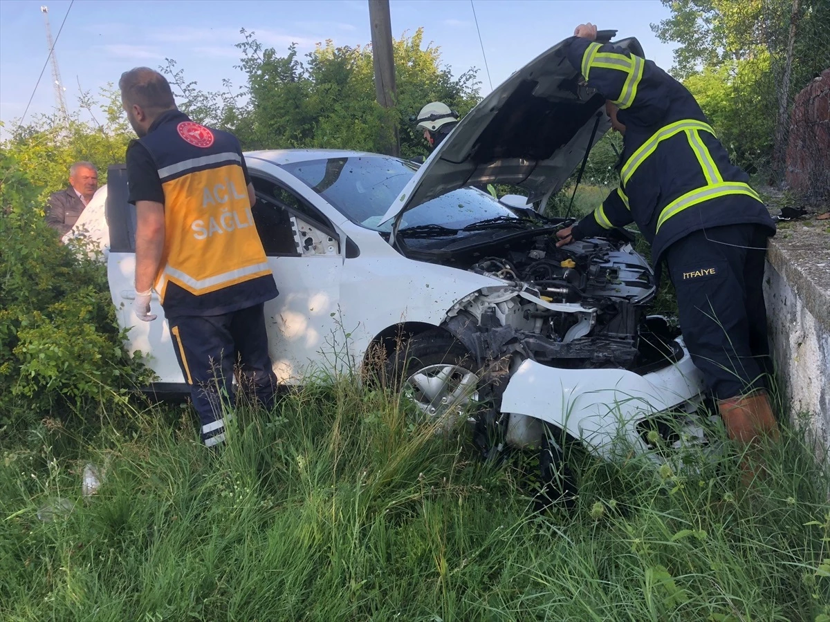 Kastamonu\'da duvara çarpan otomobilin sürücüsü yaralandı