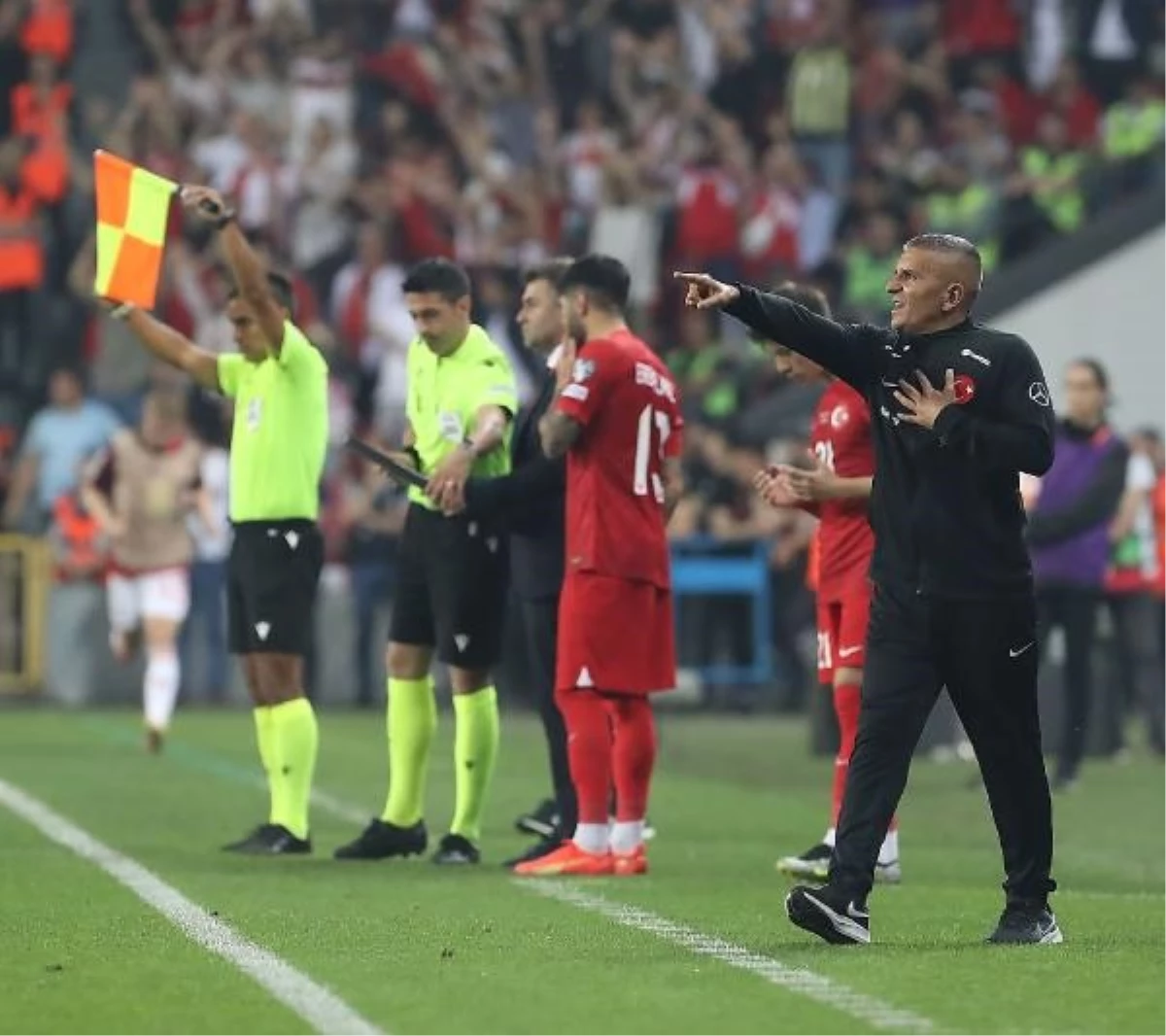 A Milli Futbol Takımı Yardımcı Antrenörü Kenan Koçak: \'Bu çocukların özverisi ve adanmışlığıyla yolumuz açık\'