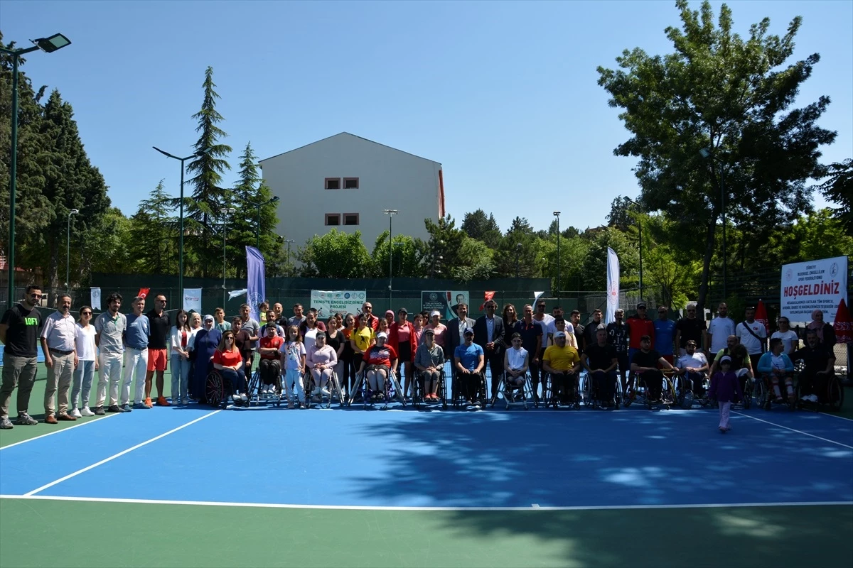 Demirci\'de Tekerlekli Sandalye Tenis Şampiyonası Başladı