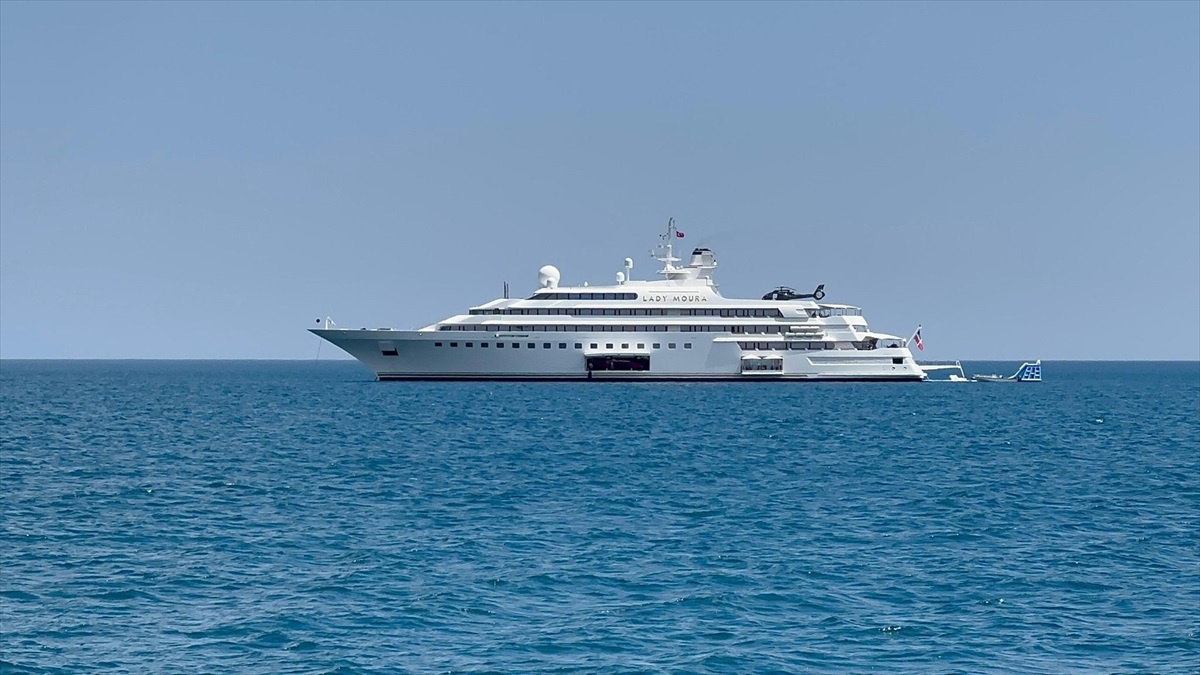 Meksikalı İş İnsanı Antalya\'ya Lüks Yatıyla Tatil İçin Geldi