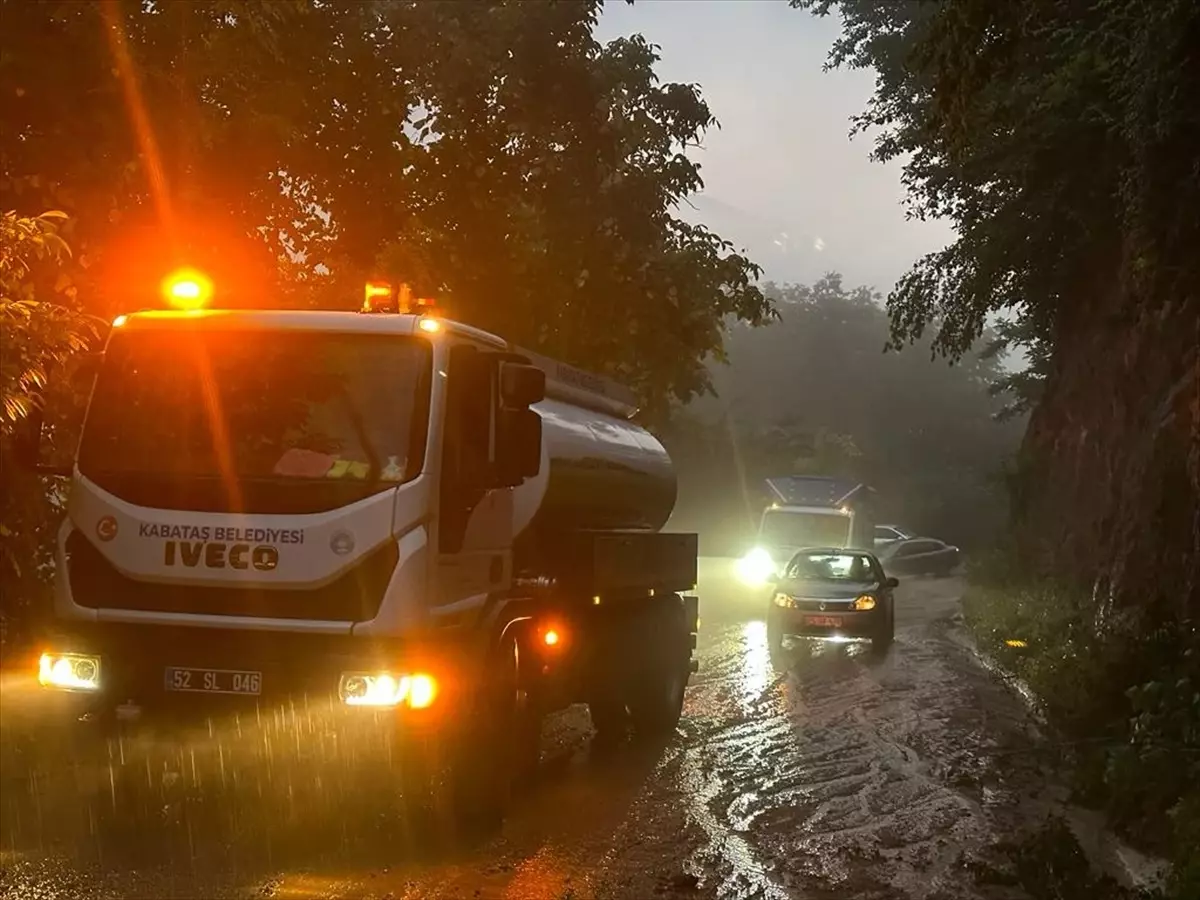 Ordu\'da Heyelan Nedeniyle Kapanan Yol Yeniden Açıldı