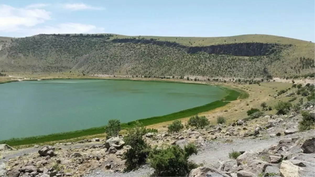 Kalbinden su fışkırarak taşa dönen kadının efsanesinin yaşandığı şifalı göl: Narlıgöl