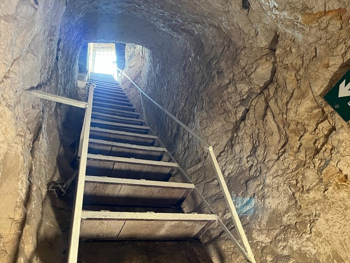 Ürdün\'ün antik kenti Ummu Kays\'ta Roma döneminden kalma su tüneli ziyaretçilerini tarihi yolculuğa çıkarıyor