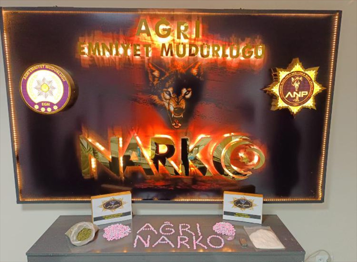 Ağrı\'da Uyuşturucu Operasyonu: Ev ve İş Yerinde Ele Geçirilen 2 Zanlı Yakalandı