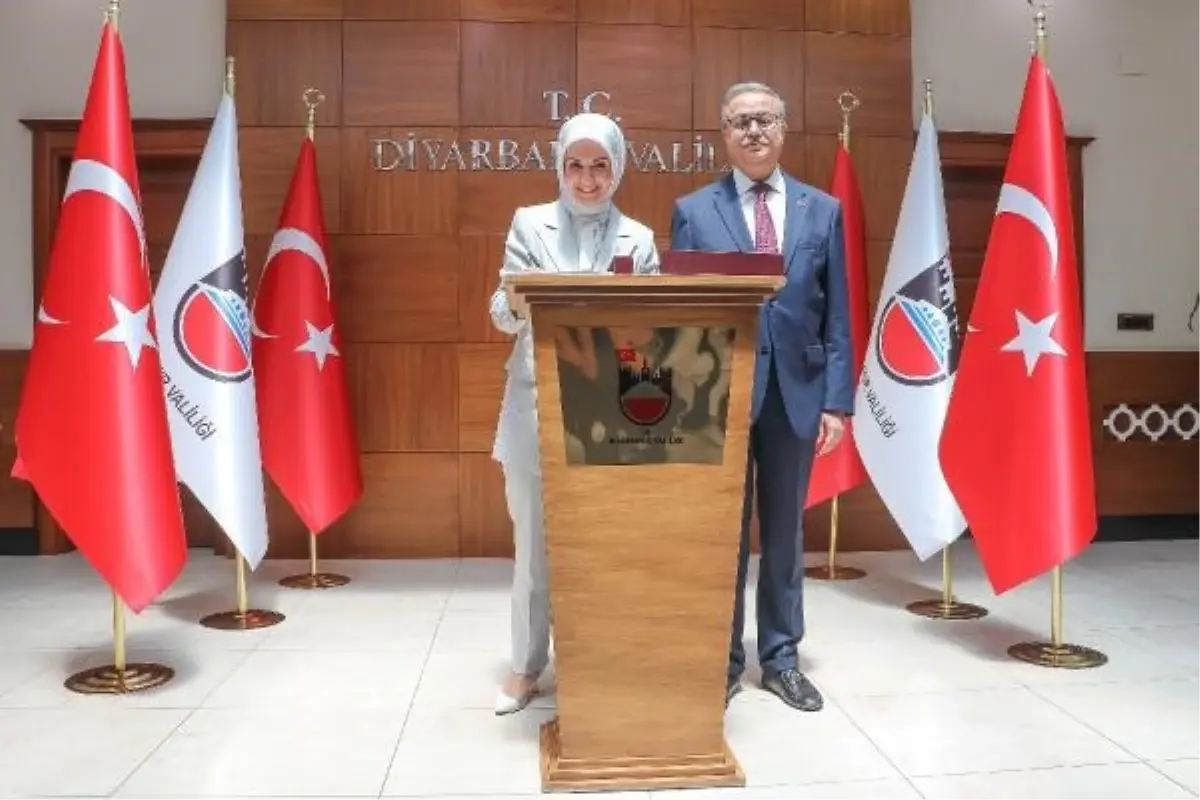 Aile ve Sosyal Hizmetler Bakanı Diyarbakır'da Vali Su'yu ziyaret etti