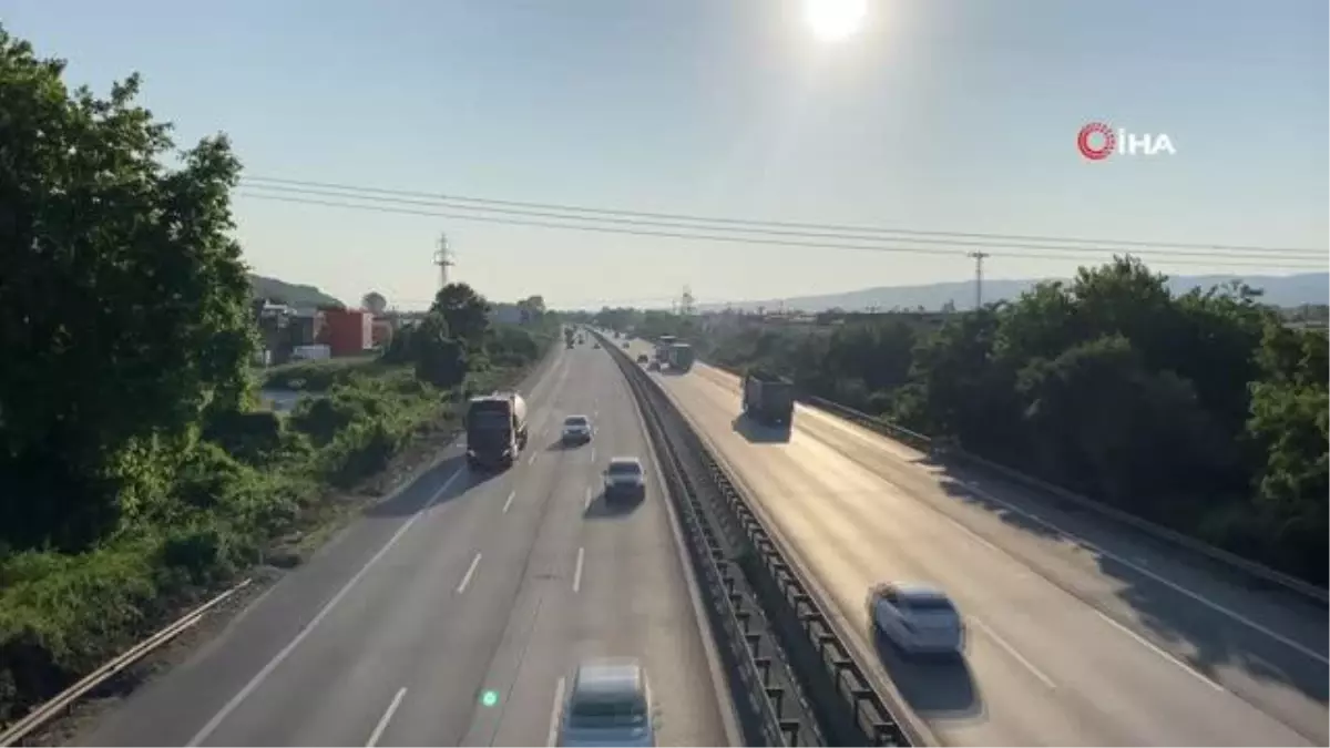 Anadolu Otoyolu\'nun Sakarya geçişinde akıcı bayram yoğunluğu