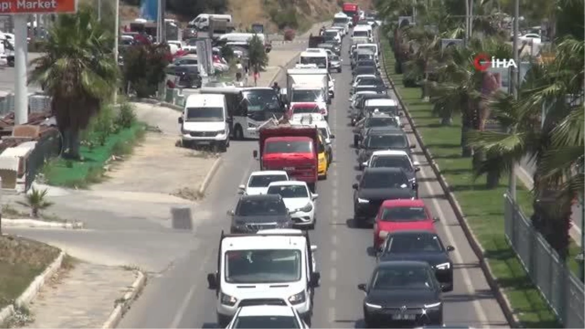 Bodrum\'a 1 Günde 25 Bin Araç Girişi, Trafik Kilitlendi