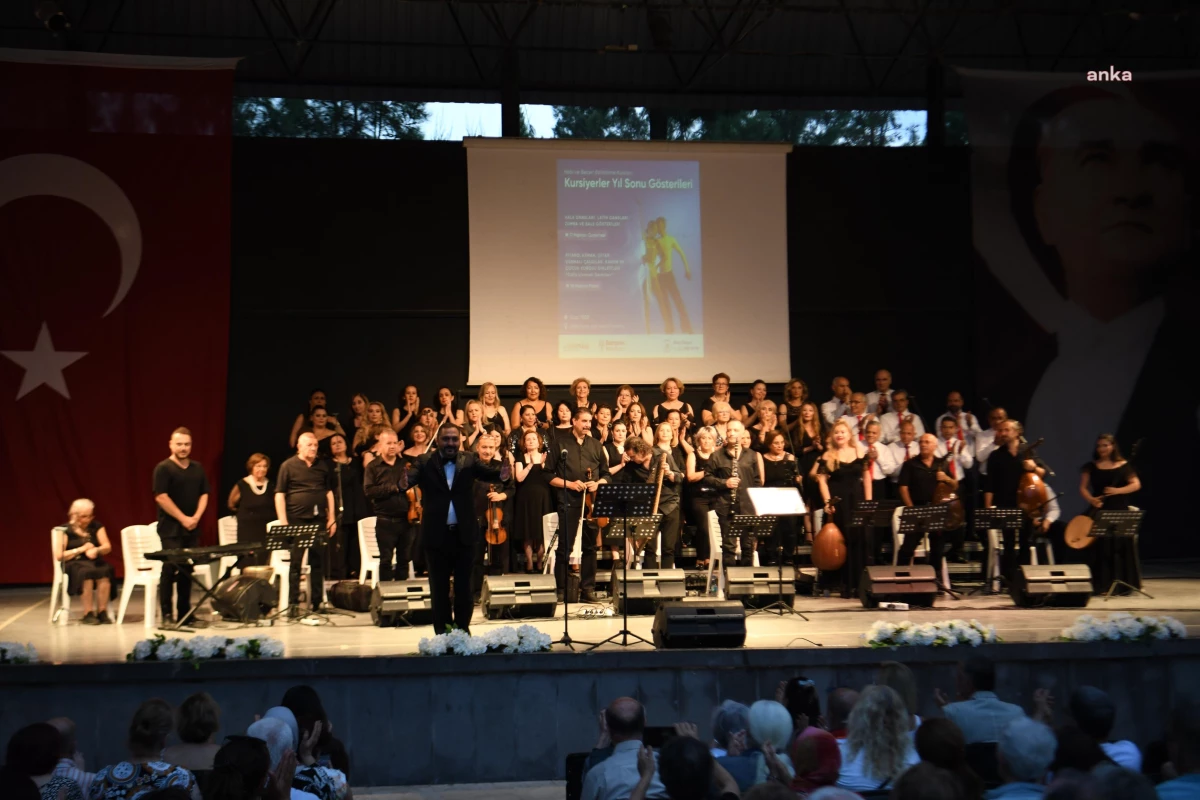 Bornova Belediyesi Türk Sanat Müziği Korosu \'Bir Demet Hicaz Şarkıları Konseri\' verdi