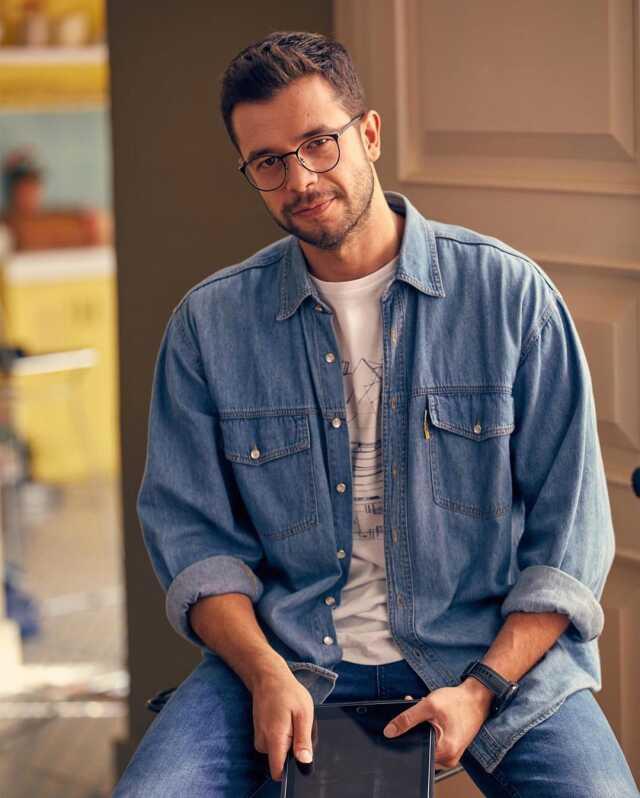 Çok Güzel Hareketler Bunlar 2 oyuncularından Atakan Çelik baba oldu Çok Güzel Hareketler Bunlar 2 oyuncularından Atakan Çelik baba oldu