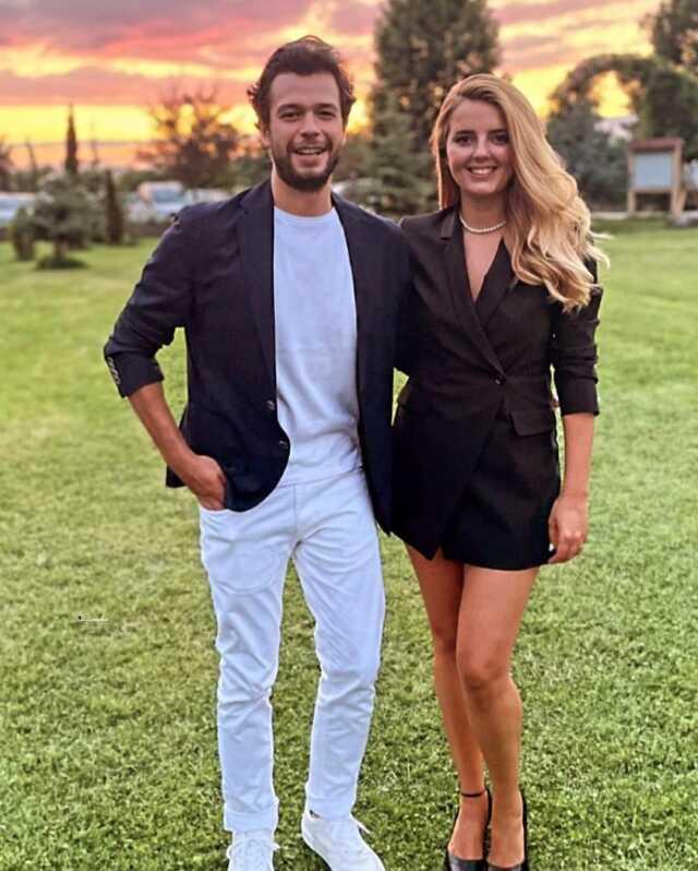 Çok Güzel Hareketler Bunlar 2 oyuncularından Atakan Çelik baba oldu Çok Güzel Hareketler Bunlar 2 oyuncularından Atakan Çelik baba oldu