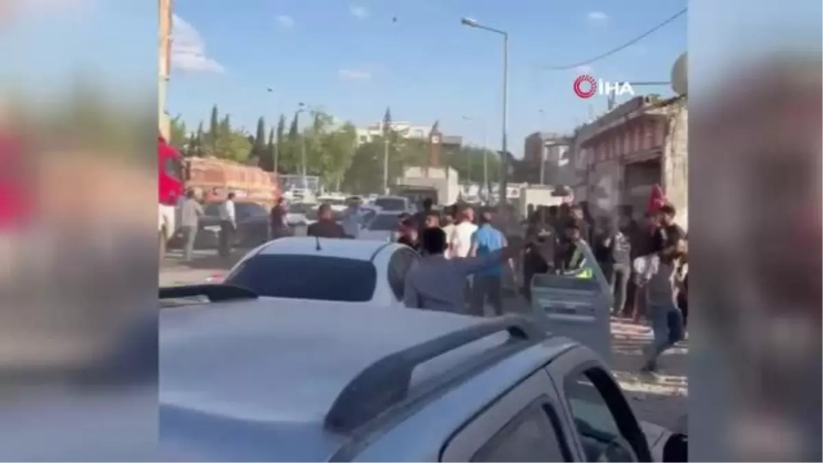 Adıyaman\'da enkaz kaldırma çalışması yürüten iki firma arasında çıkan kavgada 4 kişi yaralandı, 8 kişi gözaltına alındı