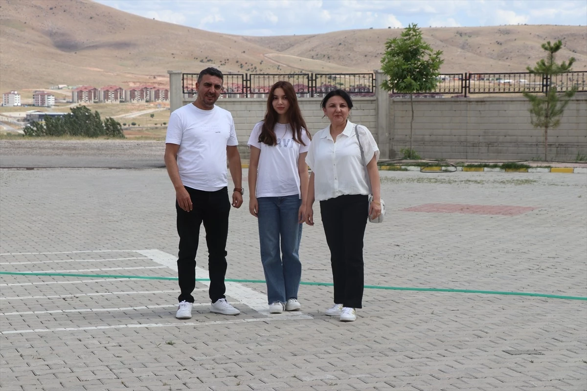 LGS\'de 500 tam puan alan öğrenci Türkiye birincileri arasında