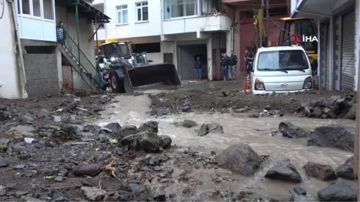 Giresun\'un Duroğlu beldesinde sel ve heyelan: Bir ev yıkıldı, bir kişi kayıp