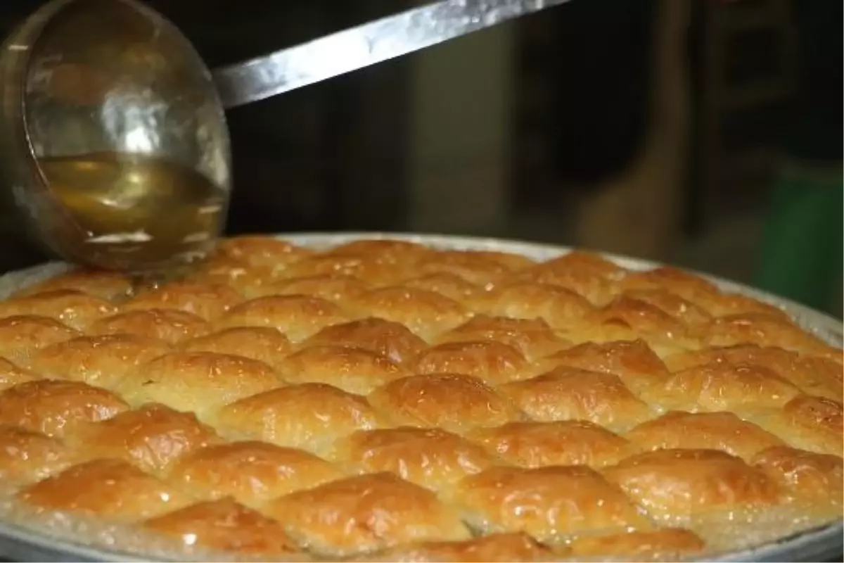 Gaziantep\'te Baklava Ustaları Kurban Bayramı İçin Yoğun Mesai Harcıyor