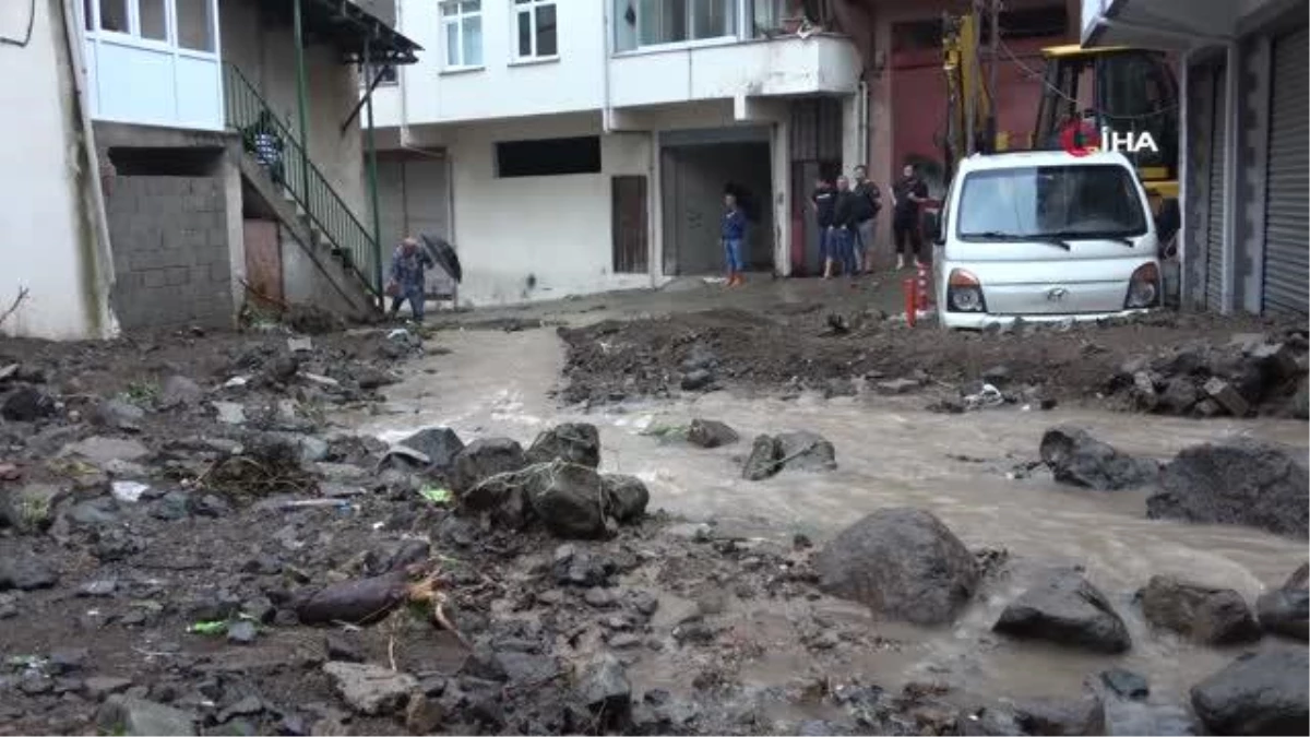 Giresun\'da sel: Ev ve iş yerleri su altında kaldı, mahsur kalanlar tahliye edildi