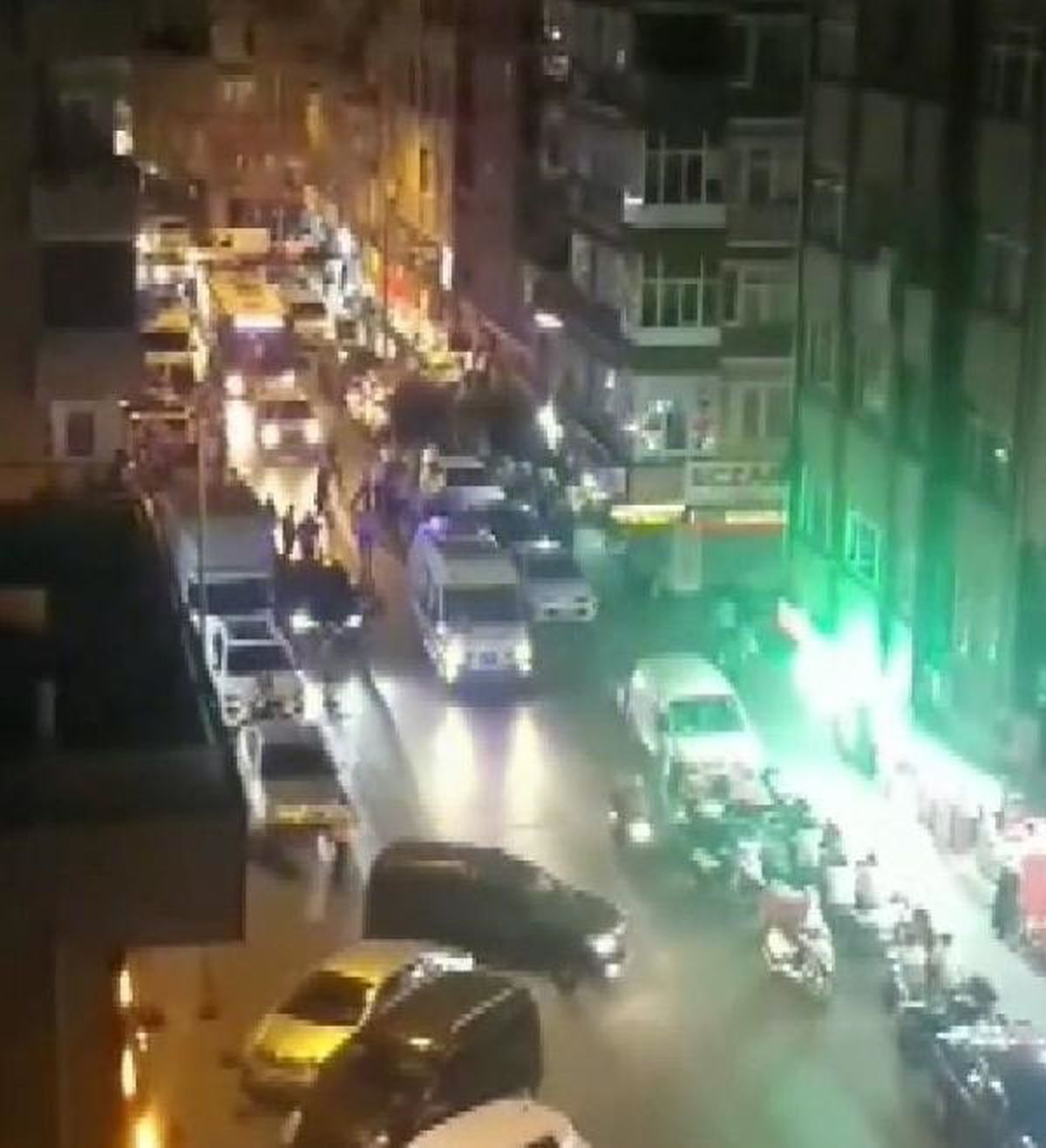 Güngören\'de 2 yaşındaki çocuk pencereden düşerek yaralandı