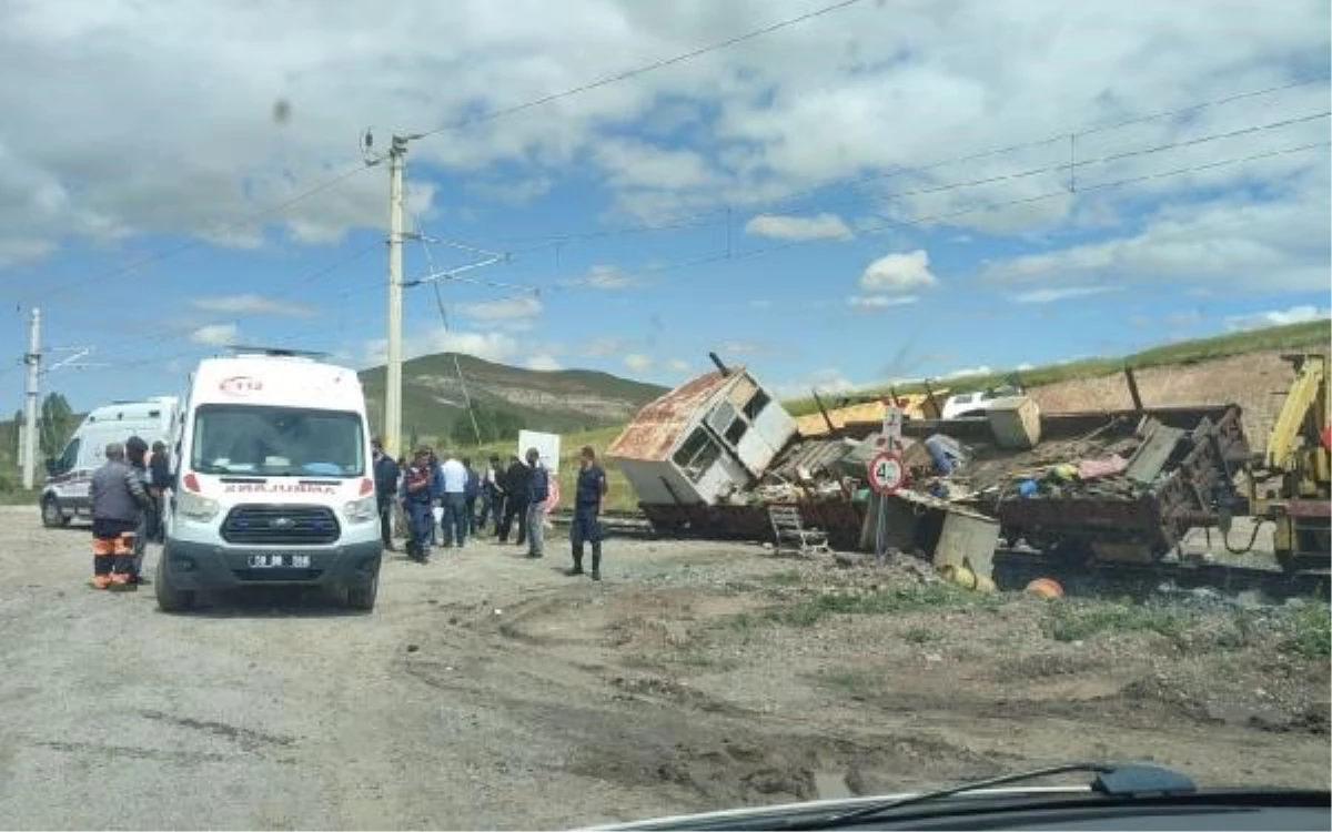 Sivas\'ta Hemzemin Geçitte Kaza: 8 Kişi Yaralandı