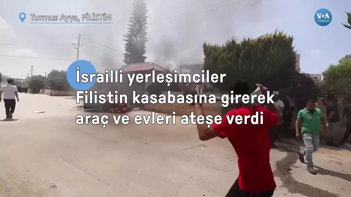 İsrailli yerleşimciler Filistin kasabasına girerek araç ve evleri ateşe verdi