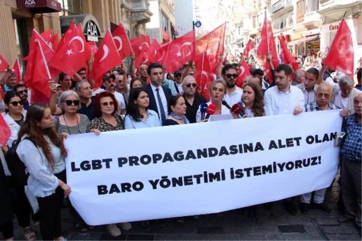 İstanbul Barosu üyeleri \'Onur Haftası LGBTİ+ Hakları Paneli\'ni iptal etmek için eylem yaptı