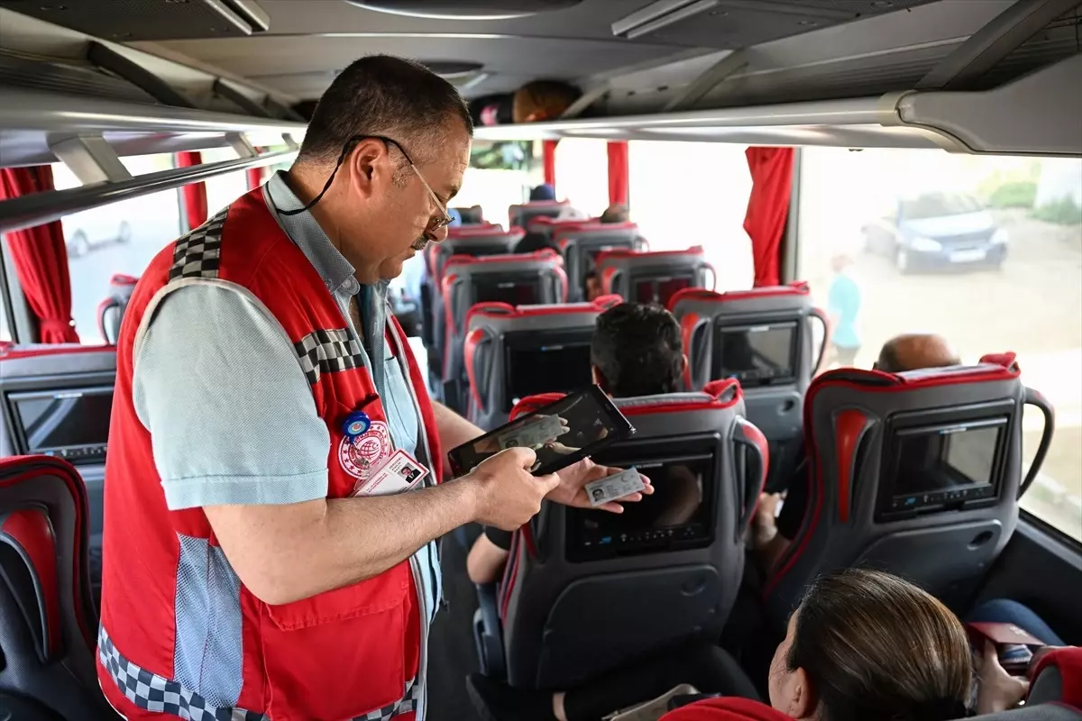 İstanbullular Bayram Tatili İçin Otogarda Yoğunluk Oluşturdu