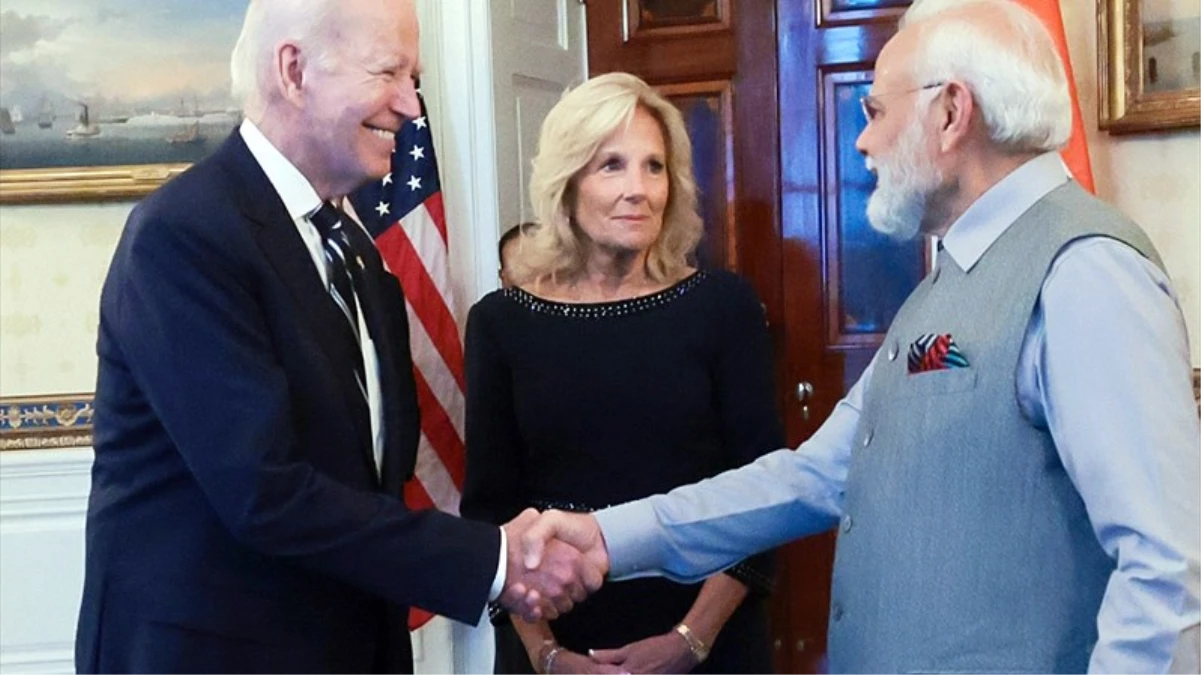 Joe Biden\'ın Hindistan Başbakanı ile el sıkışması tartışma yarattı