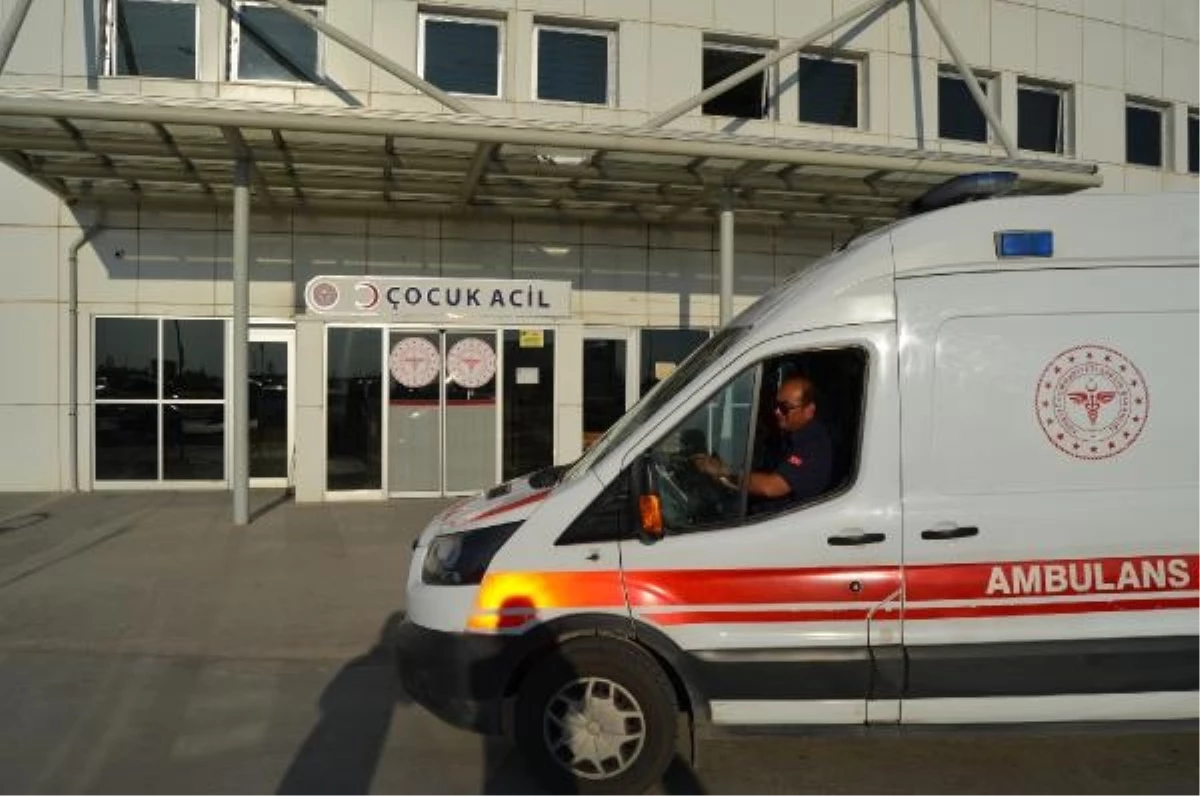 Aksaray\'da torununun boğazına kayısı çekirdeği kaçan dede, ambulans şoförünü darbetti