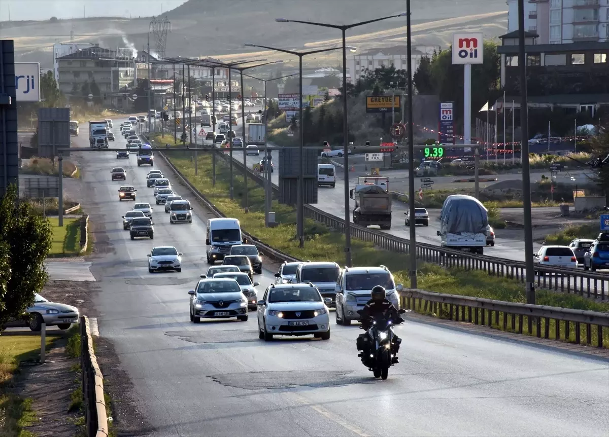 Kırıkkale\'de Bayram Tatili Trafik Yoğunluğu