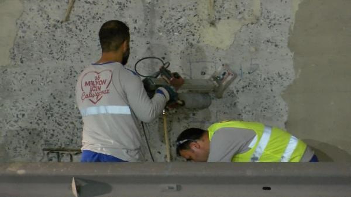 Maltepe Köprüsü\'nde Beton Parçalarının Altında Midye Kabukları ve Çürümüş Demirler Çıktı