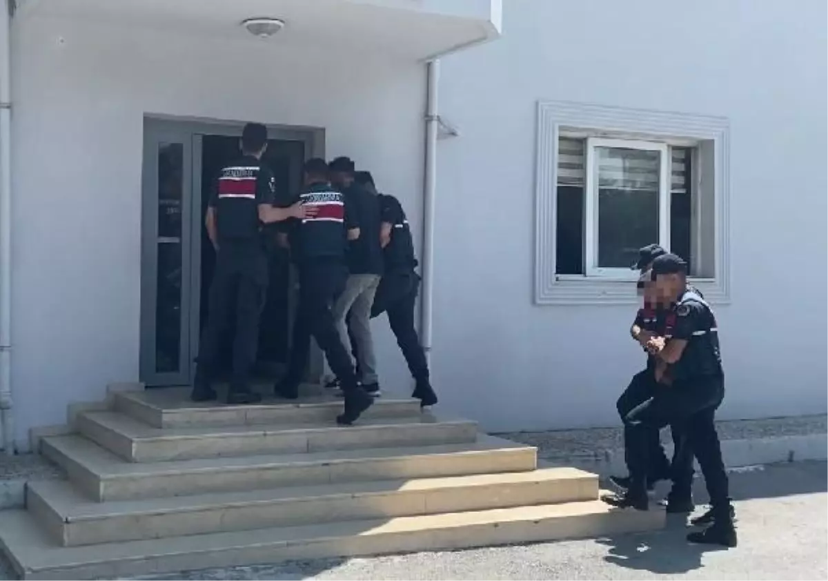 Mersin ve Adana\'da silah kaçakçılığı operasyonu: 26 tabanca ele geçirildi, 4 şüpheli tutuklandı