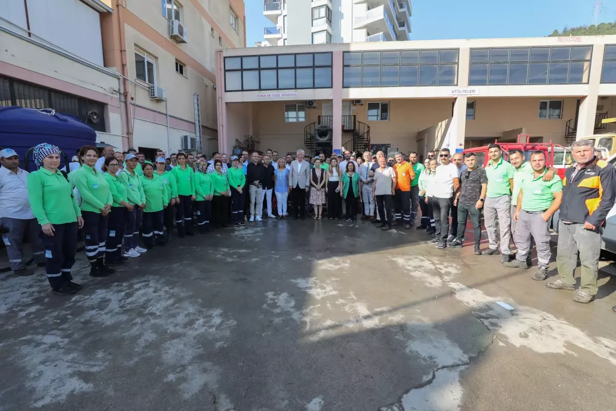 Narlıdere Belediye Başkanı Ali Engin, Belediye Personeli ile Bayramlaştı