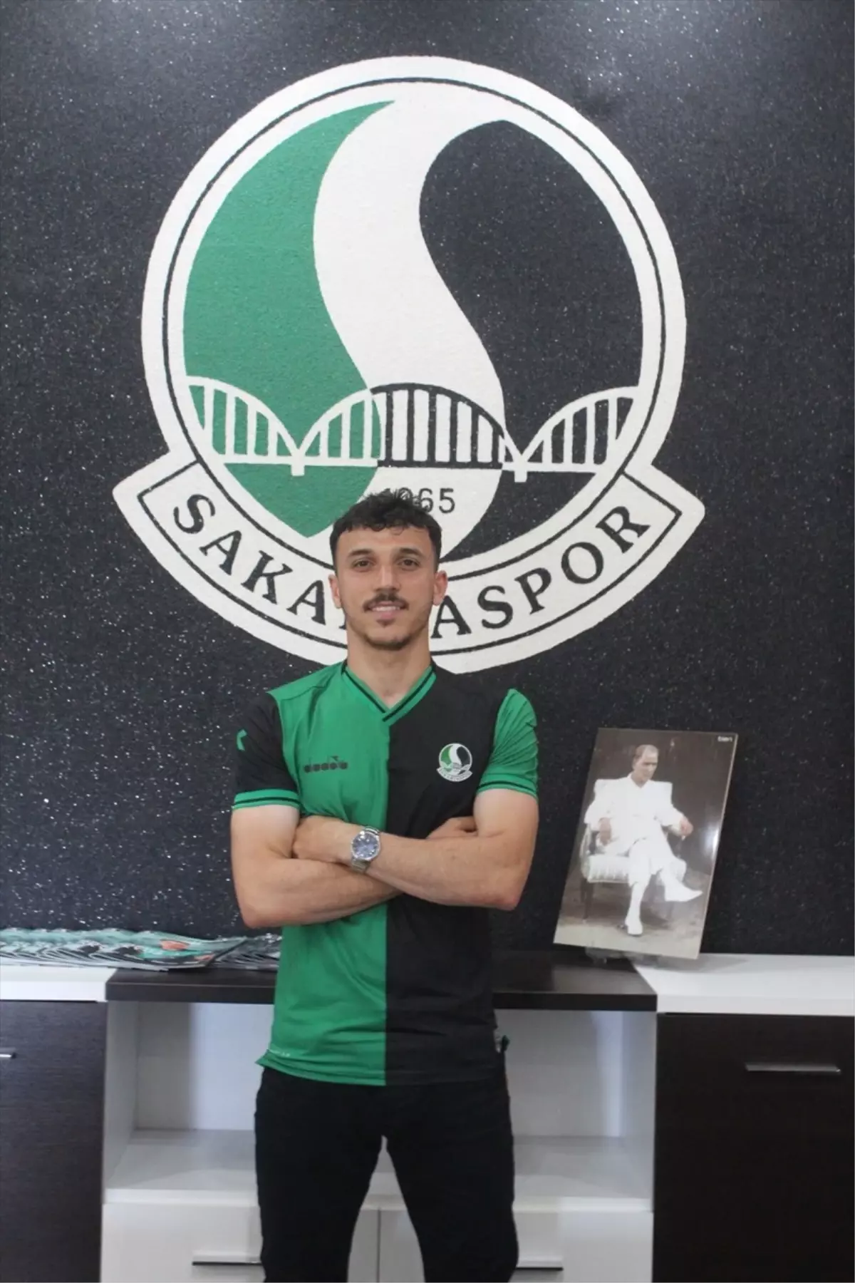 Sakaryaspor, Mikail Okyar\'ı renklerine bağladı