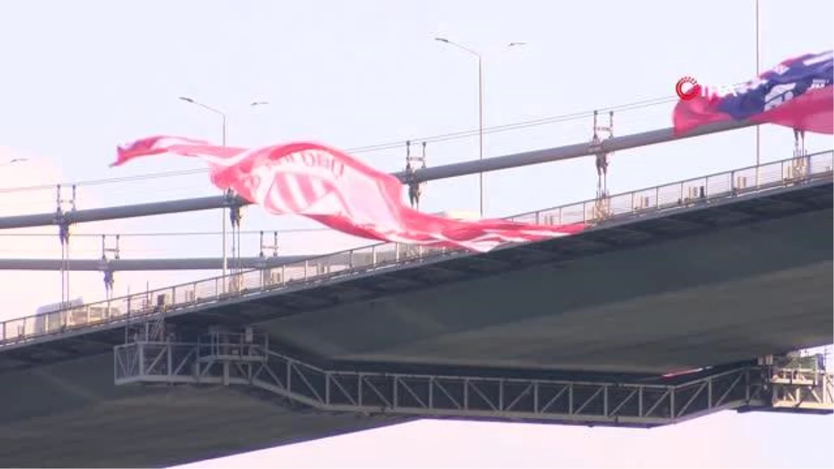 Pendikspor\'un bayrağı İstanbul Boğazı\'nda dalgalanıyor