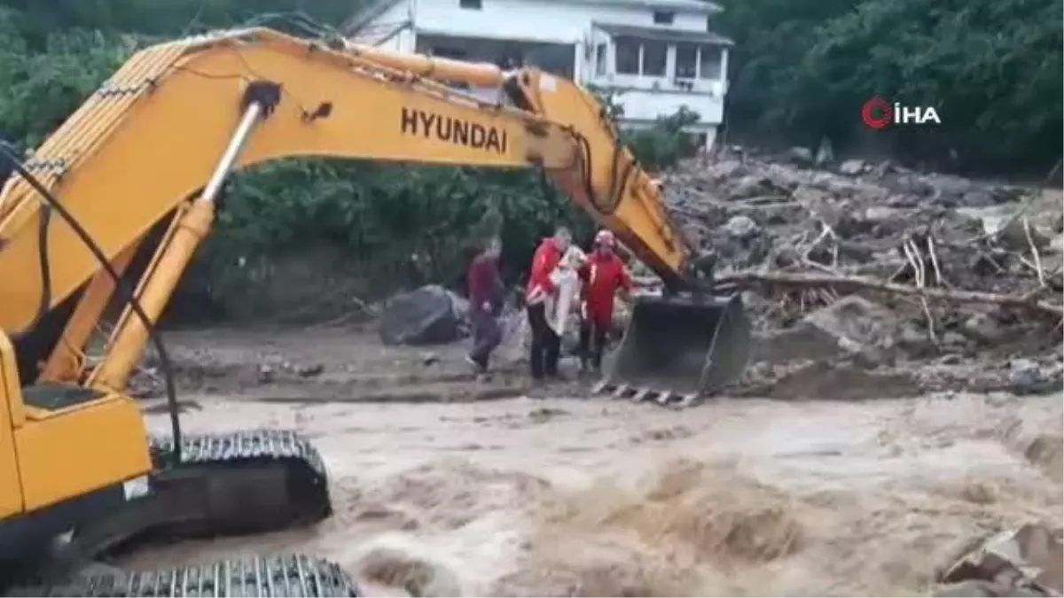 Giresun\'da sel ve su baskınları: Mahsur kalan vatandaşlar kurtarılıyor