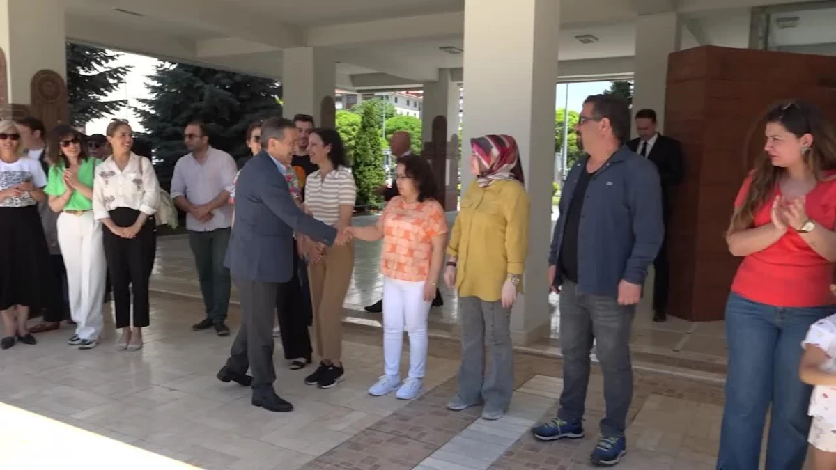 Tepebaşı Belediye Başkanı Ahmet Ataç, personelle bayramlaştı