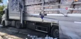Tır şoförü uyudu, evin bahçe duvarına daldı alev aldı