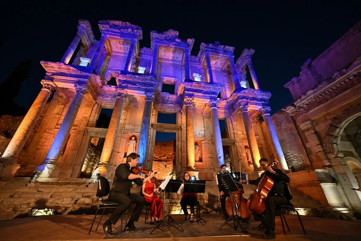 Uluslararası İzmir Festivali\'nde Viyana Oda Senfonisi Yaylı Çalgılar Beşlisi konser verdi