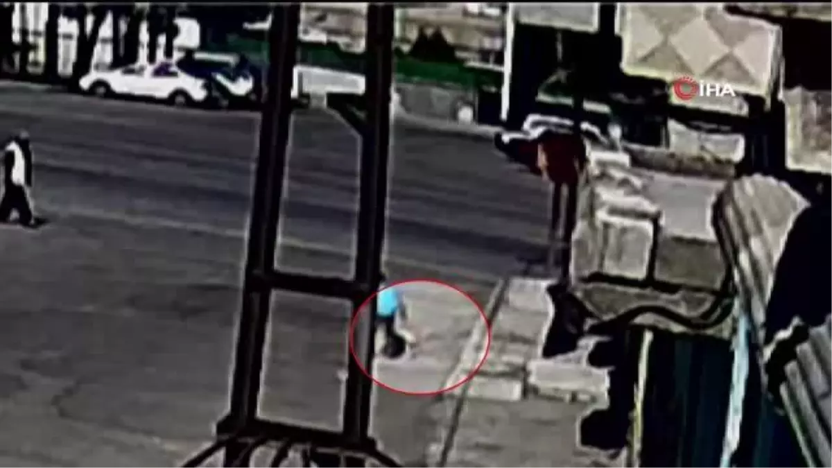 Balkondan düşen 4 yaşındaki çocuk şans eseri kurtuldu