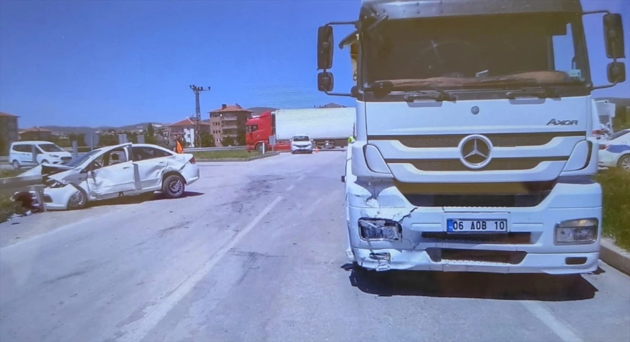 Ankara\'da trafik kazası: Tır şoförü hayatını kaybetti