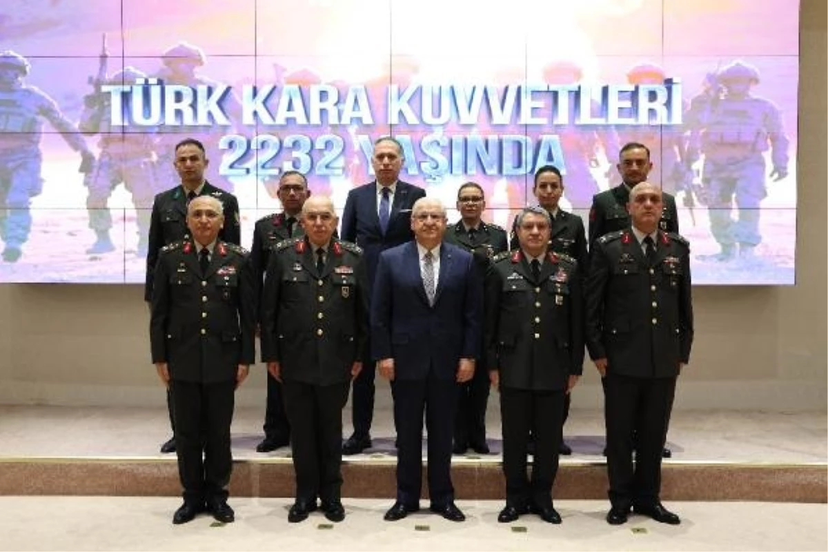 Milli Savunma Bakanı Yaşar Güler, Kara Kuvvetleri Komutanlığı\'nın 2 bin 232\'nci Kuruluş Yıl Dönümü dolayısıyla personeli kabul etti