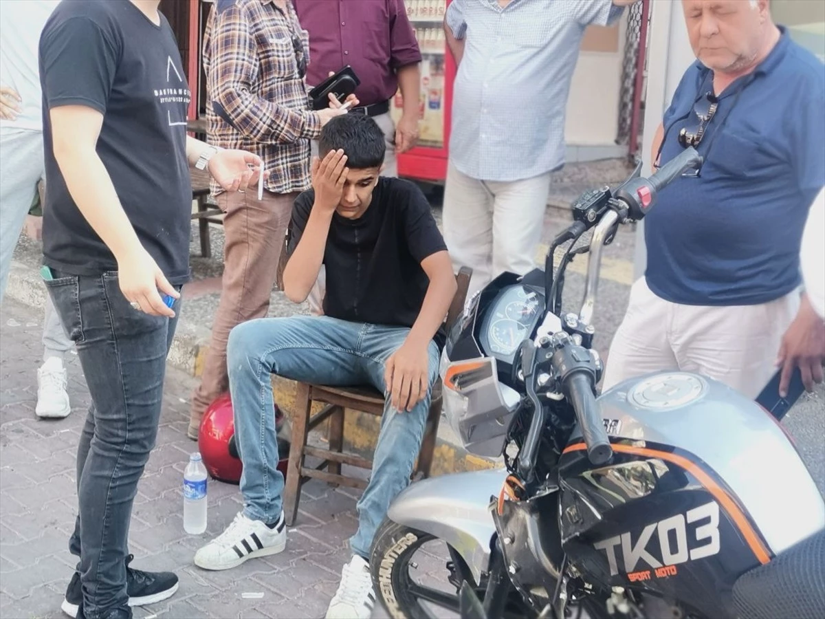 Bandırma\'da taksinin motosiklete çarpması: 1 yaralı