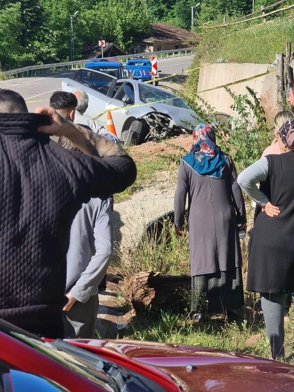 Bartın'da Otomobil Su Kanalına Uçtu: 3 Kişi Hayatını Kaybetti