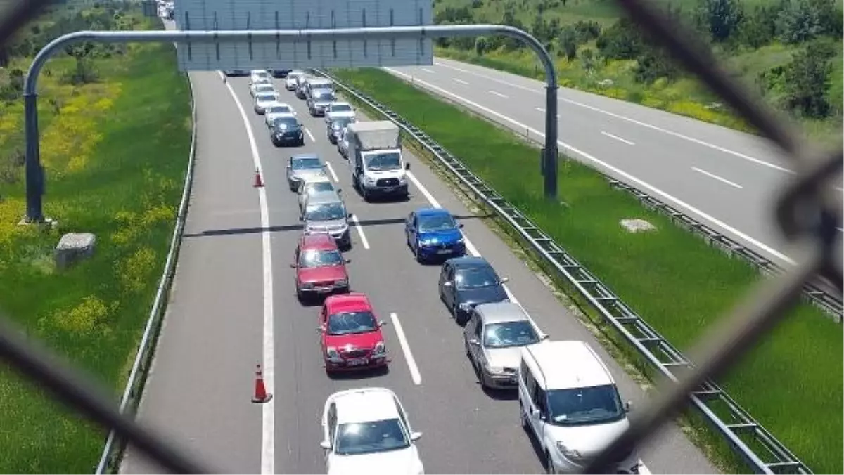 Bolu'da bayram trafiği; Ankara yönü yoğun, İstanbul yönü boş (3)