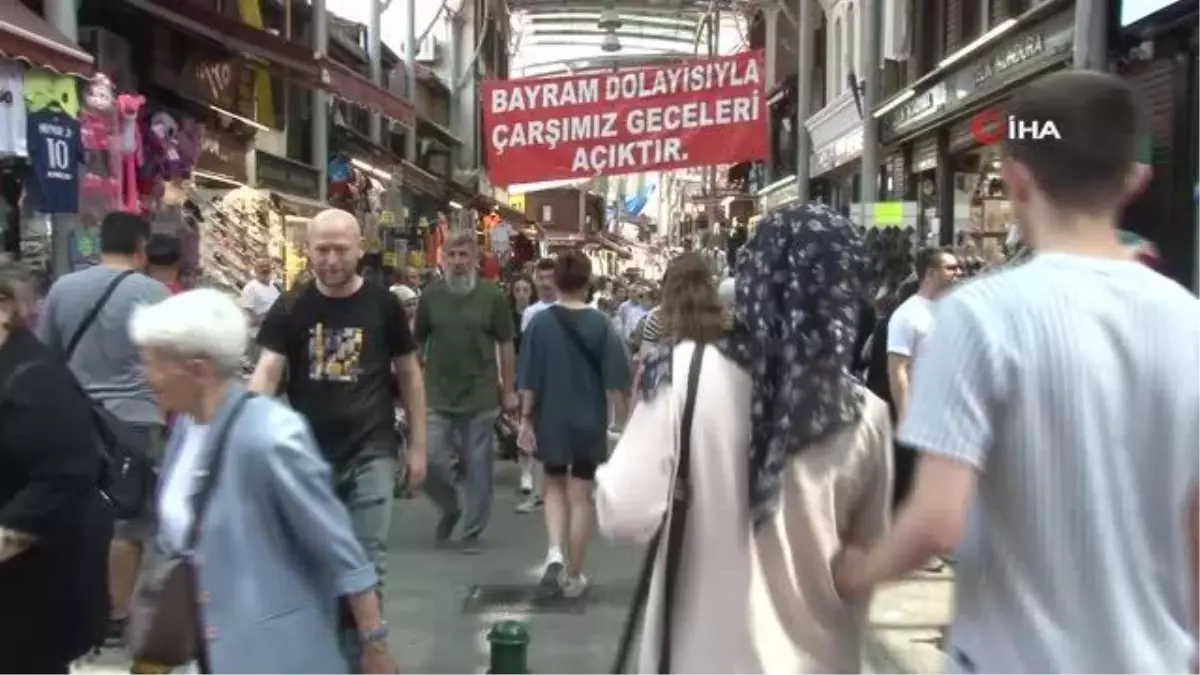 Bursa Tarihi Kapalı Çarşı\'da Bayram Yoğunluğu Başladı