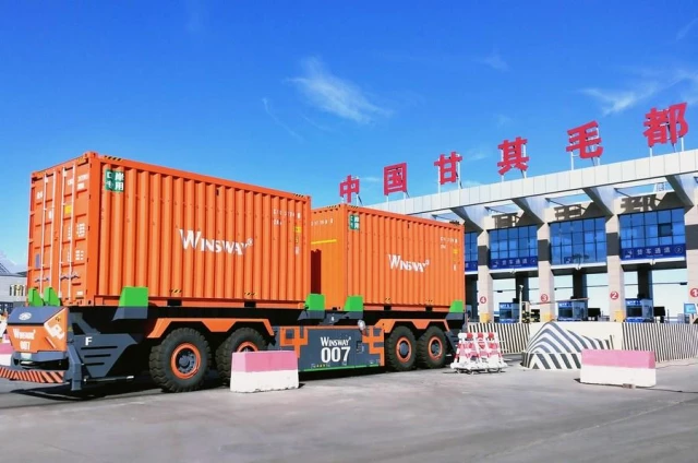 Çin-Moğolistan Sınır Limanında Günlük Mal İşlem Hacmi Rekora Ulaştı