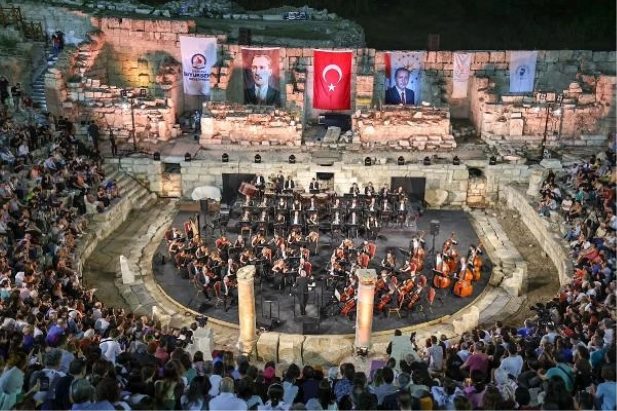 Cumhurbaşkanlığı Senfoni Orkestrası, Laodikya Antik Kenti\'nde konser verdi