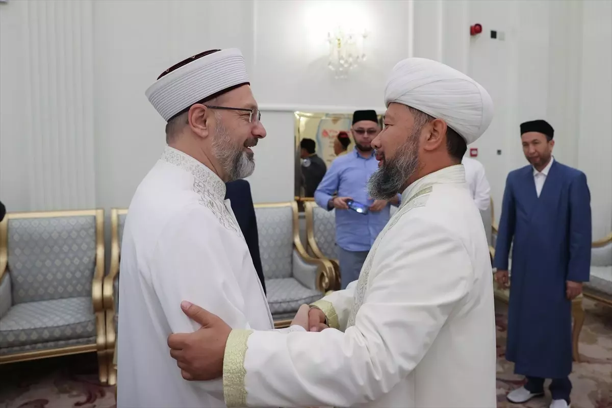 Diyanet İşleri Başkanı Ali Erbaş, Kazakistan hacı adayları için Mekke\'de düzenlenen törene katıldı